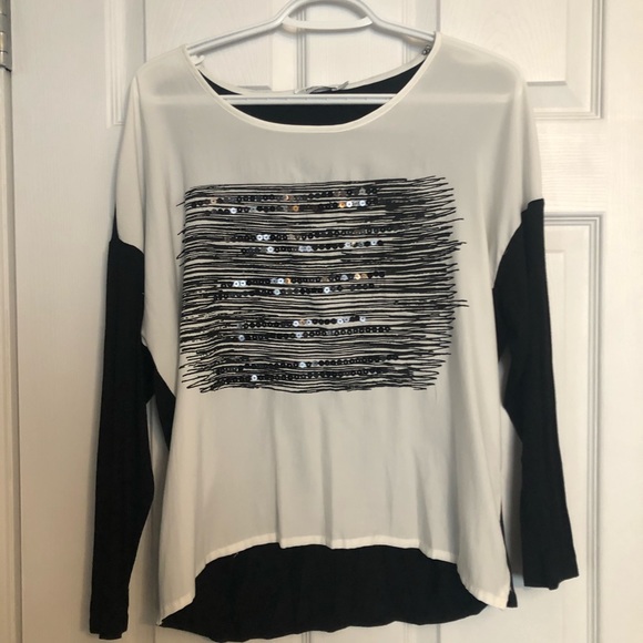 Ricki’s Top - Picture 1 of 4